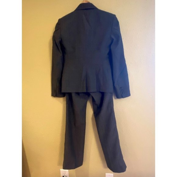 Anne Klein 2pc Dark Grey Pinstripe Suit 2P - Picture 2 of 9
